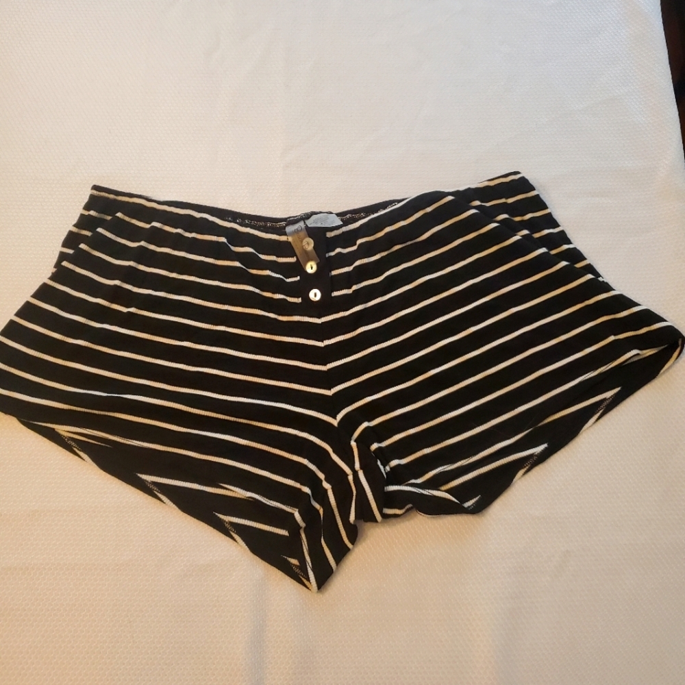 Beach bunny striped short